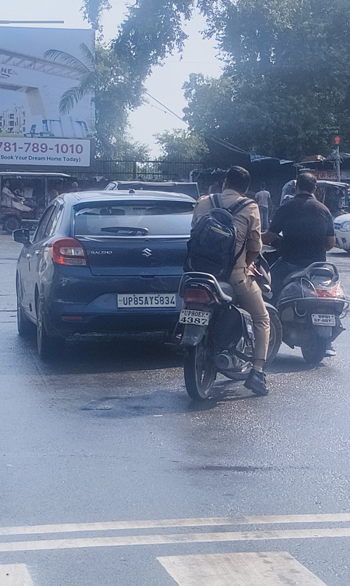 Up police ke liye उत्तर प्रदेश में sayad koi कानून नही है आप फोटो में खुद देख सकते है क्या महोदय क्या कार्यवाई होगी या ऐसा ही चलता रहेगा अगर आमनगरिक निकले तो तुरंत फोटो खींच कर चालान होता है लालबत्ती पर गाड़ी कहा खड़ी है
<a href="/aligarhpolice/">ALIGARH POLICE</a> <a href="/Uppolice/">UP POLICE</a> <a href="/aajtak/">AajTak</a> <a href="/bstvlive/">भारत समाचार | Bharat Samachar</a>