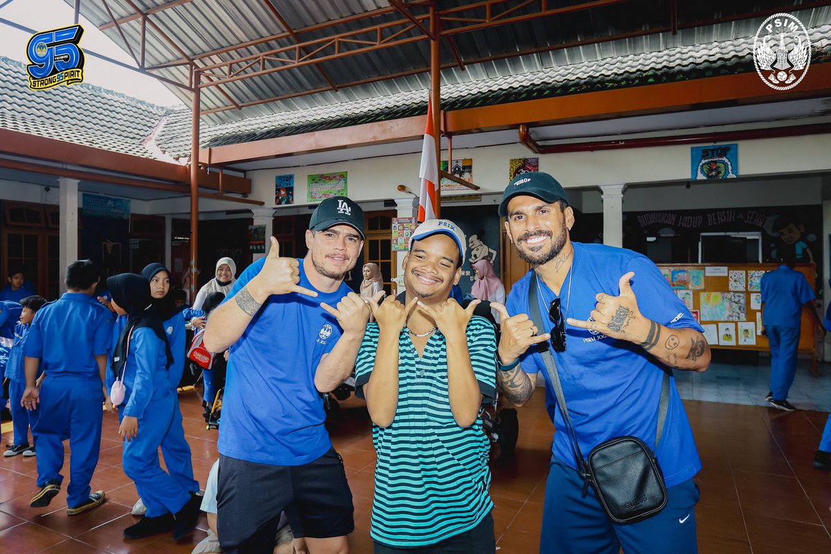 PSIMJOGJA's tweet photo. PSIM Jogja melakukan silaturahmi ke Panti Asuhan Yayasan Sayap Ibu pada Rabu pagi (10/09).

Agenda ini menjadi ajang refleksi diri dan berbagi kebahagiaan bagi punggawa Laskar Mataram bersama dengan adik-adik di panti asuhan 💙

#Stron95pirit 
#RiseToGlory 
#LaskarMataram 
#AYDK https://t.co/5NRkG22V6a