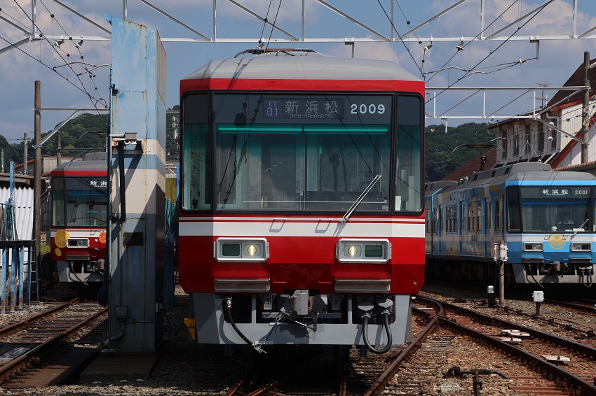 et_train's tweet photo. この度、遠鉄電車では新造車両「モハ2009+クハ2109」を導入いたしました。

只今、運用開始に向けて準備を進めております。
営業運転開始まで、今しばらくお待ちください。

※当社にて撮影した写真を一部ご紹介いたします。

#遠鉄電車　#あかでん
https://t.co/10uia8HsI7 https://t.co/sCUXwlxwIf