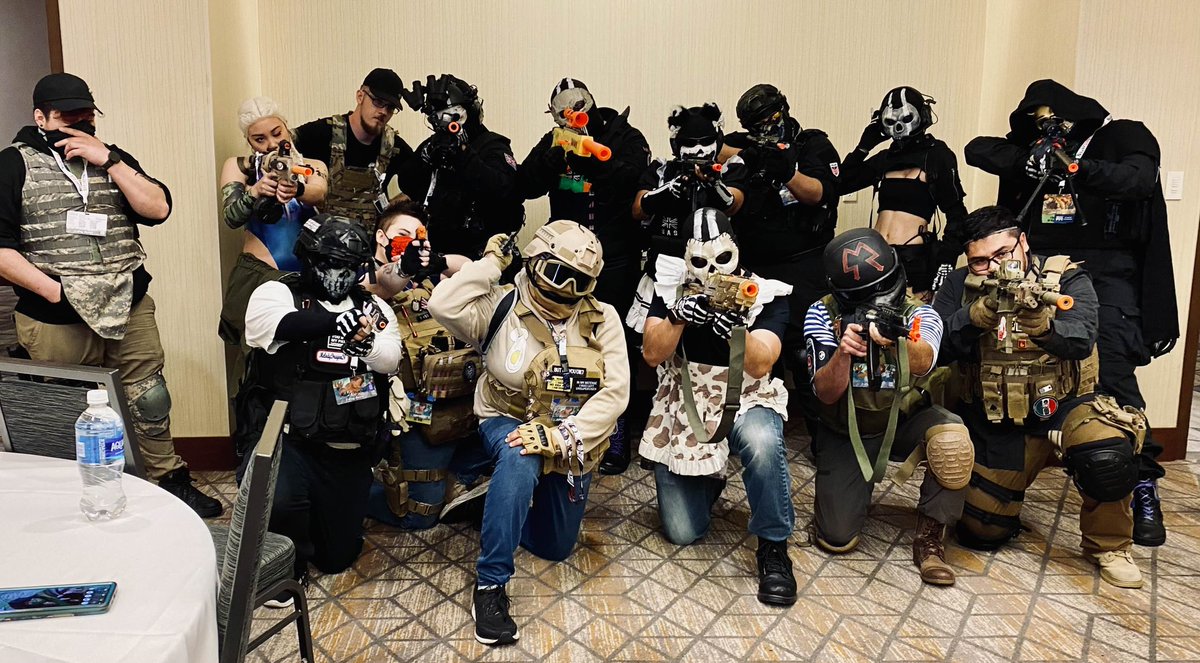 Endersnaps's tweet photo. Photos from an #cod meet up at #sanjapan everyone was so sweet i loved this meet up https://t.co/MNvQkLXLOF
