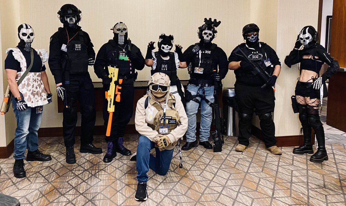 Endersnaps's tweet photo. Photos from an #cod meet up at #sanjapan everyone was so sweet i loved this meet up https://t.co/MNvQkLXLOF