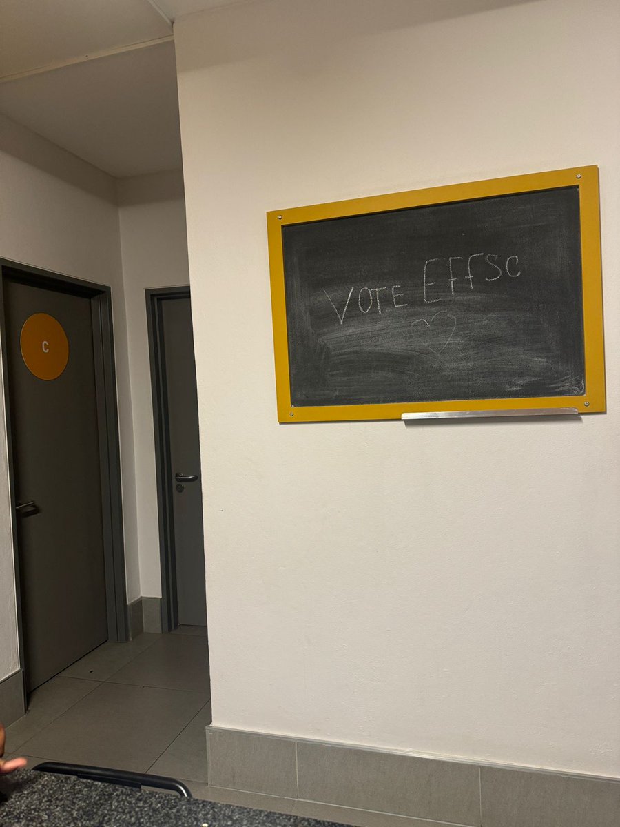 WitsEFFparktown's tweet photo. ♦️DOOR-TO-DOOR♦️

The only way to find out if students are happy with an EFFSC-led SRC is if we go out to find them and speak to them. And with that we can assure you that students will #voteeffsc in the upcoming SRC elections!❤️💚🖤

#voteeffsc #igroundforceiyeza #thathalento https://t.co/WBrhhypEHC