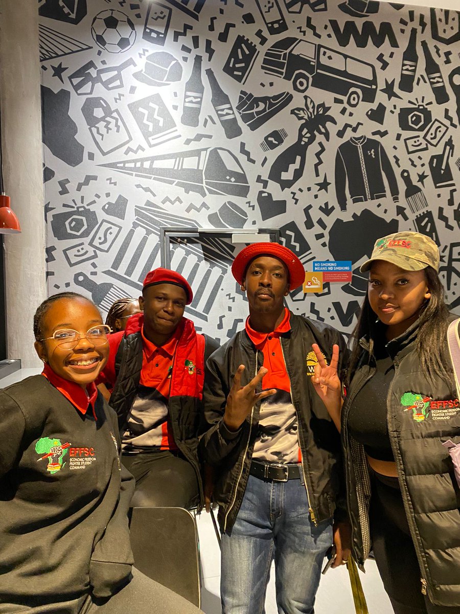 WitsEFFparktown's tweet photo. ♦️DOOR-TO-DOOR♦️

The only way to find out if students are happy with an EFFSC-led SRC is if we go out to find them and speak to them. And with that we can assure you that students will #voteeffsc in the upcoming SRC elections!❤️💚🖤

#voteeffsc #igroundforceiyeza #thathalento https://t.co/WBrhhypEHC