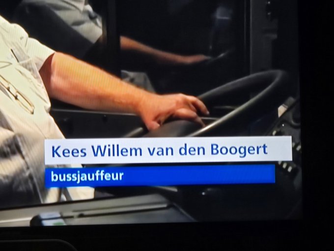 Een 𝗯𝘂𝘀𝘀𝗷𝗮𝘂𝗳𝗳𝗲𝘂𝗿 bij Goedemorgen Nederland. Is dit in het verlengde van NOS Journaal in Makkelijke Taal? #WNL #stagiair