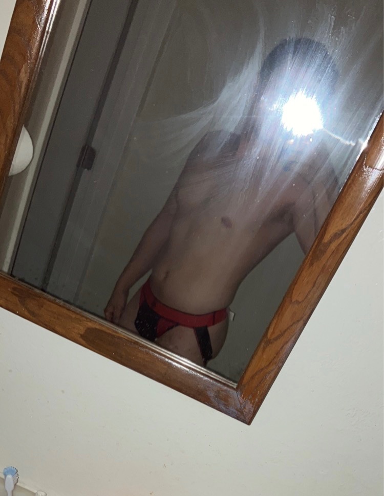 Okay no cap but I really like the jockstrap from <a href="/roguefang_/">Rogue Fang - The Furry Underwear Brand 🐺🏳️‍🌈</a> ! Hella comfy and makes me wanna gym extra hard now to fit it better :>>>