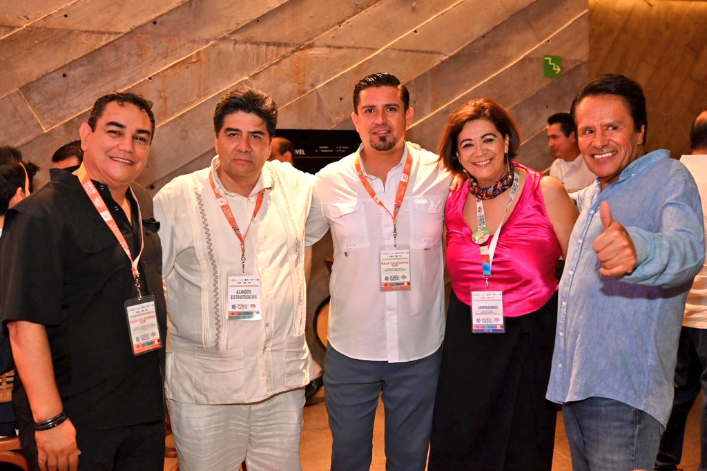 NexosTuristicos's tweet photo. 🔵 #AMAVCompraSegura | Una importante comitiva de socios de la Asociación Mexicana de Agencias de Viajes @AMAVNACIONAL procedentes de diversas filiales de todo #México, se encuentran en Boca del Río, Veracruz, participando activamente en la 6a edición del Tianguis Nacional de Pueblos Mágicos.

La comitiva de #AMAVNacional esta encabezada por su Presidente, Felipe Cervantes Vega y su Comité Directivo, quienes fueron invitados de honor en la inauguración oficial del evento que congrega a los 177 #PueblosMágicos de #Mexico, productos ideales para el turismo nacional e internacional ofertados por las diversas #AgenciasDeViajes afiliadas a #AMAV