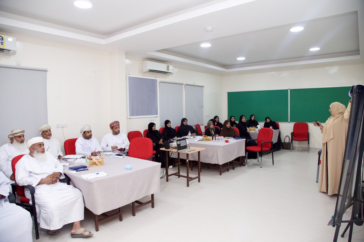 استئناف البرنامج التدريبي (إدارة المخاطر و الحالات الطارئة في المدارس) ب #تعليمية_شمال_الشرقية والذي تنظمه اللجنة المركزية لإدارة الحالات الطارئة بالوزارة بالتعاون مع المعهد التخصصي للمجموعة الثانية من مديري ومديرات المدارس بالمحافظة.