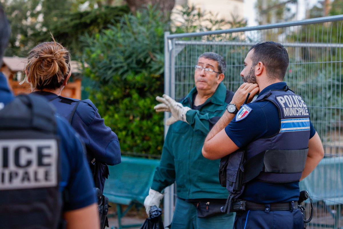 PMMarseille's tweet image. Sécurisation | Ce matin les agents de la base Centre et de la brigade environnement de la PM de @marseille sécurisaient les opérations de nettoyage du parc de la Blancarde suite au signalement d&apos;incidents. Ouverture du parc sans heurt. #policemunicipale #parcs #sécurité