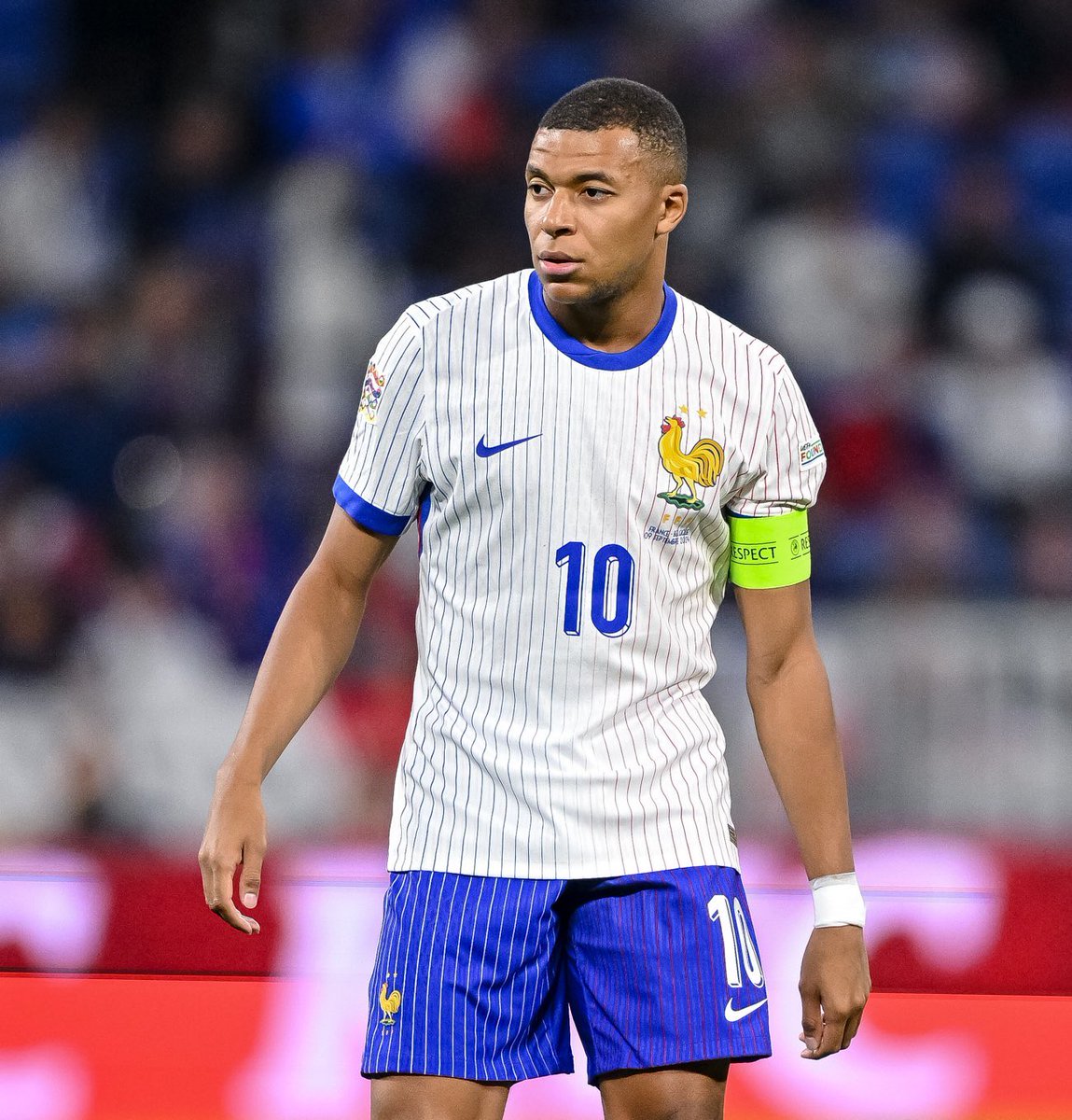 _BeFootball's tweet photo. 🚨 Kylian Mbappé avait dit « 𝗢𝗨𝗜 » à Liverpool en 2022. 🤯

En colère contre le mercato parisien, l’attaquant français n’aurait plus voulu porter le maillot du club.

(@lequipe) https://t.co/fa6i62JF8Q