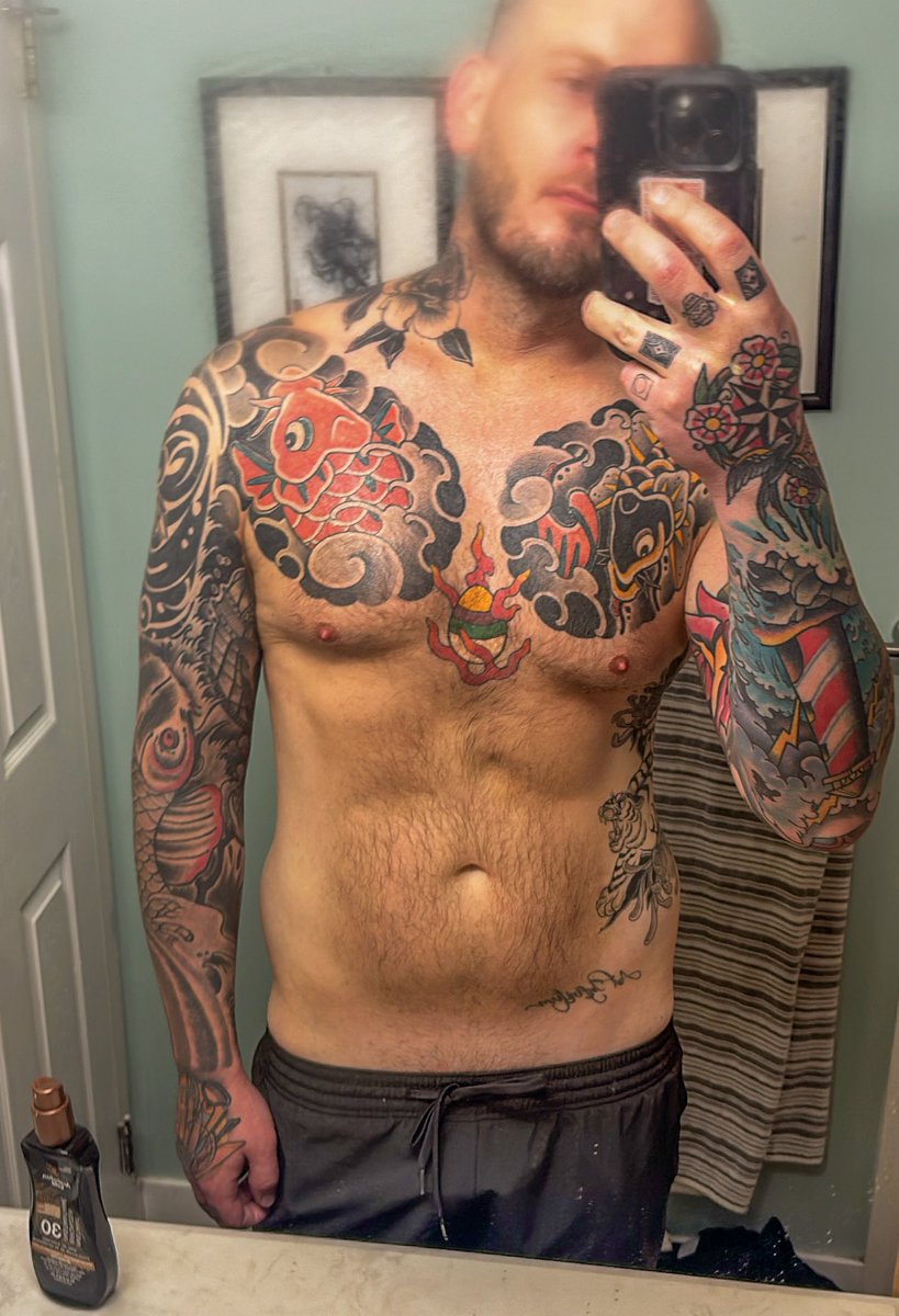 bigtattedboy's tweet photo. So I got a bit of a summer tan! https://t.co/jFFcg5UMJy