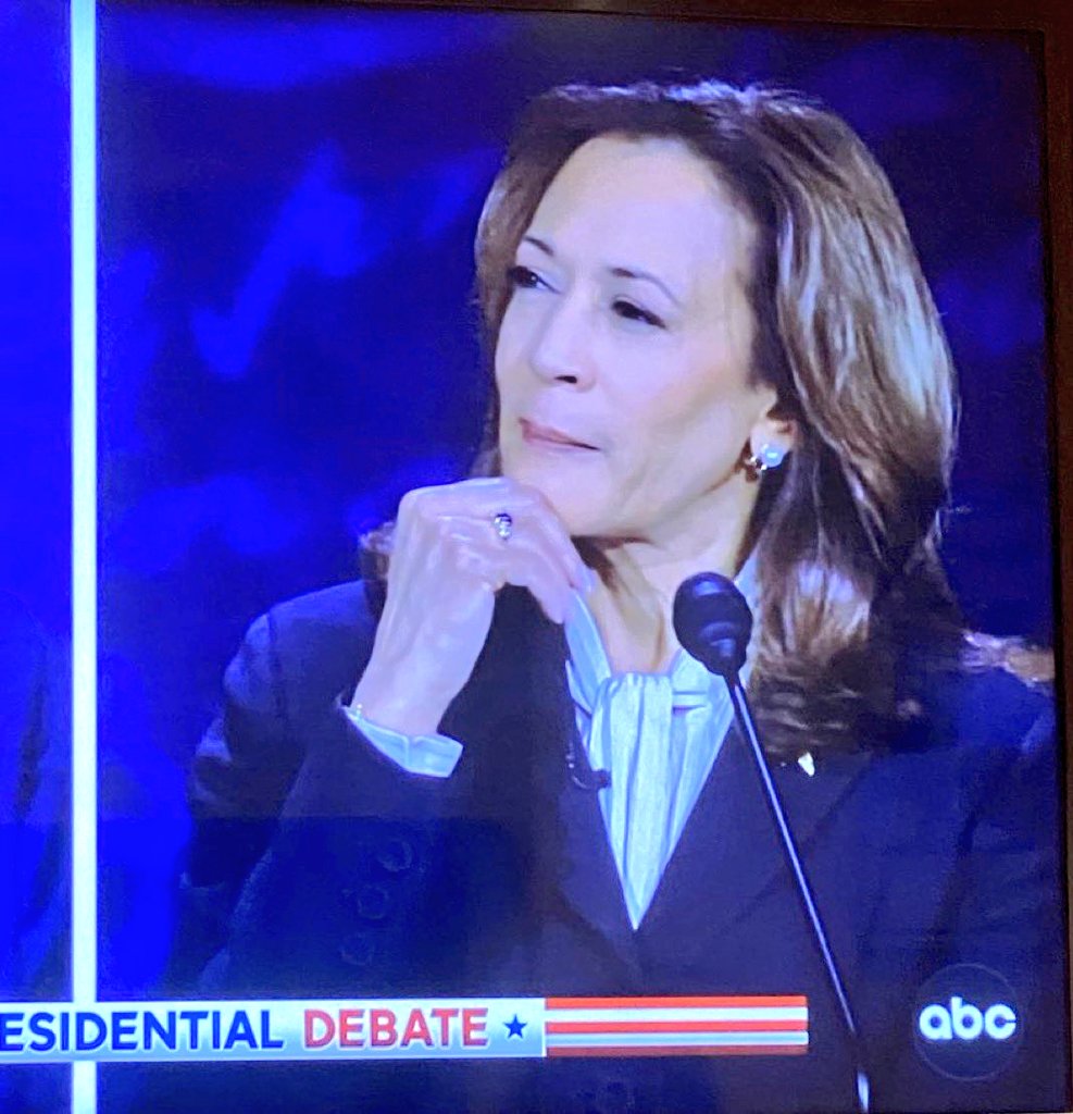 Este gesto. Que hagan carteles electorales con este gesto.