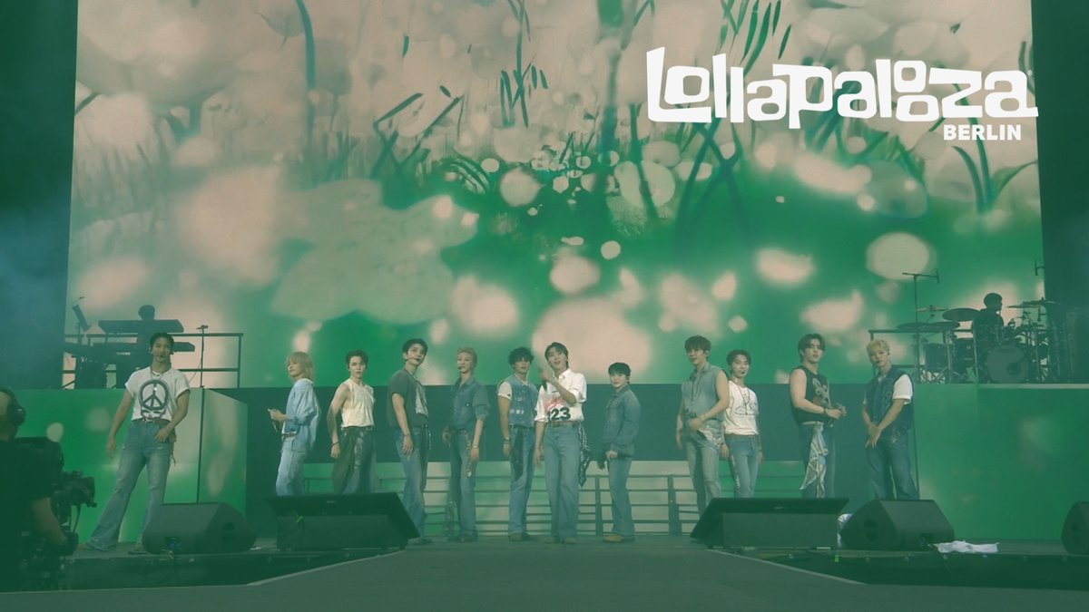 pledis_17's tweet photo. Darl+ing - SEVENTEEN Live at Lollapalooza Berlin (2024)

▶️ https://t.co/IwPYioXpXC

#SEVENTEEN #세븐틴
#Darling #SVT_Darling
#세븐틴_투더월드_롤라팔루자
#CLAP_for_SVTpalooza https://t.co/JIk2ZdfuQz