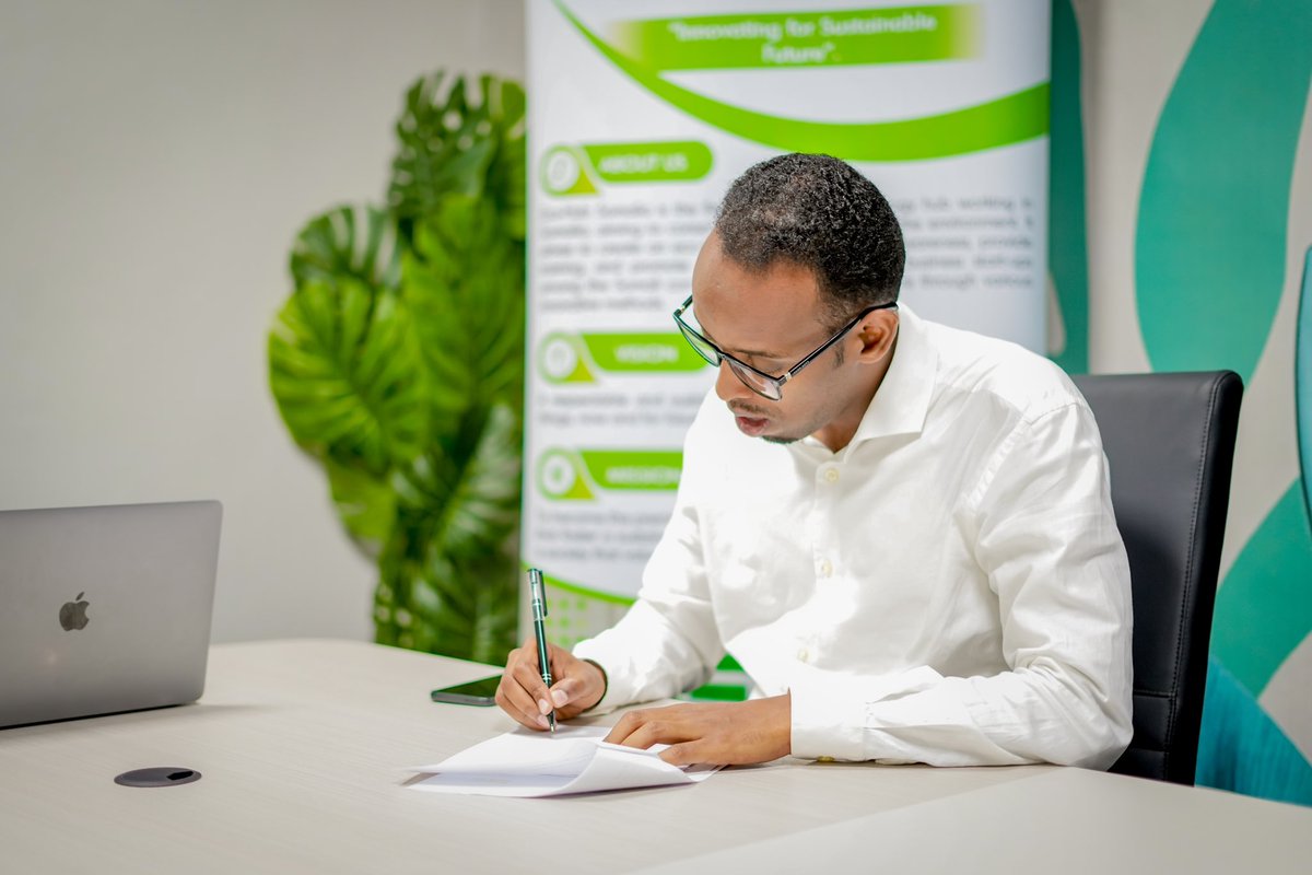 Ecosom_so's tweet image. “🌿🤝 Proud to announce that [Ecosom] and [Eco-Hub Somalia] have signed an MOU to join forces in tackling climate change and promoting sustainability! Together, we’ll drive impactful environmental projects for a greener, more sustainable future. #ClimateAction #EcoPartnership”