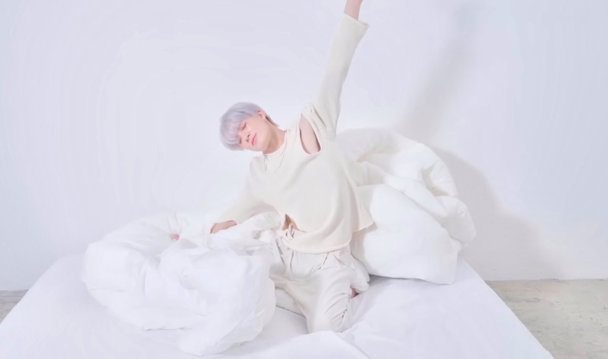 dive_into_nct's tweet photo. 민이 노야랑 룸메일때 어케참았지 https://t.co/6QW1cPsUE2