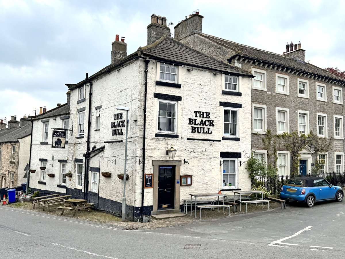 SP_Commercial's tweet image. 🌟 NEW Instruction 🌟 | North Yorkshire - Market town freehold pub with letting rooms

Freehold: £300,000 | Middleham, Leyburn 📍

🖱️sidneyphillips.co.uk/business-detai…

#middleham #leyburn #northyorkshire  #pubsforsale #pubsforsaleuk #pubsforsalenorthyorkshire property #commercialproperty