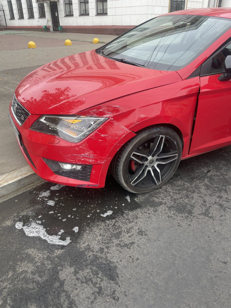 Сегодня нам доброго утра пожелала мадам,которая при перестроение со средней полосы в правый ряд,решила не смотреть по зеркалам😍😍

А после после аварии она орала,что у нее видеорегистратор задний и она докажет гайцам,что виноваты мы
Видеорегистратором оказался парктроник🤡