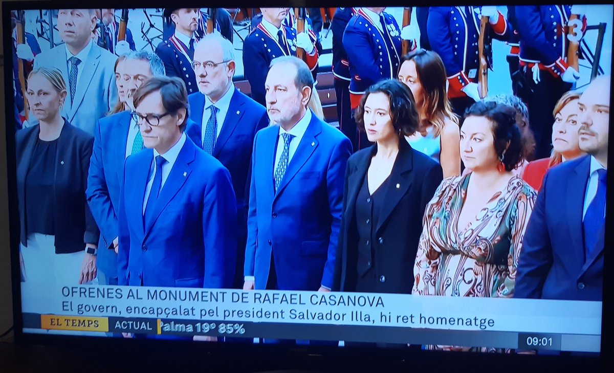 Cap membre del <a href="/govern/">Govern de Catalunya</a> cantant Els Segadors. Ni se'l saben. Han regalat la Generalitat a una colla de traïdors, catalanòfobs i ultrafranquistes.