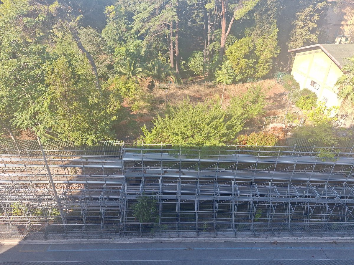 Caro <a href="/gualtierieurope/">Roberto Gualtieri</a>  vergognati!!! Sei anni che via dei Marrucini sta così. Polveri sottili alle stelle, traffico impazzito, disagio per anziani, bambini, per tutte e tutti. Un anno fa ti avevo anche scritto una bella letterina, gentile. A cui gentilmente non hai risposto