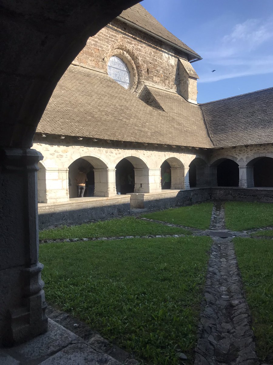 Réunion de rentrée des directrices et directeurs à la Chartreuse de Meylan
Un très grand merci au <a href="/Dep_74/">Département de la Haute-Savoie</a> pour son accueil dans ce lieu exceptionnel chargé d’histoire. Grande fierté de travailler aux côtés de ce collectif engagé #savoirs #valeurs #protection #exigences #collectif