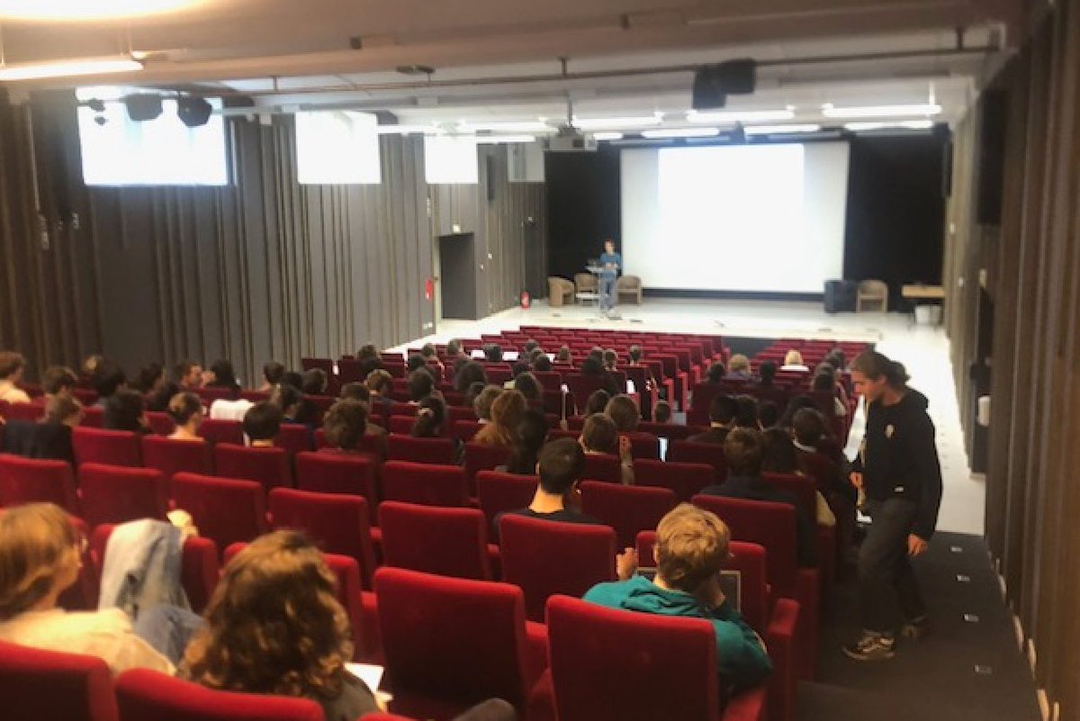 Cognition_ENS's tweet image. 🏫🎓#rentrée2024 I Présentation du DEC et des sciences cognitives🧠aux étudiantes et aux étudiants de l'@ENS_ULM @psl_univ #PSLCampus 👉bit.ly/3i8AU1p