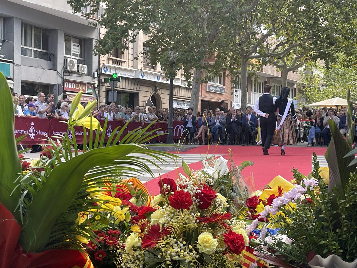 <a href="/marc_aloy/">Marc Aloy Guàrdia 🎗</a> <a href="/govcatcentral/">Delegació del Govern a la Catalunya Central</a> <a href="/consellbages/">Consell Comarcal del Bages</a> <a href="/esquerramanresa/">ERC Manresa</a> <a href="/_pscmanresa/">PSC Manresa</a> <a href="/ImpulsemManresa/">Impulsem Manresa</a> <a href="/JuntsManresa/">Junts per Manresa 🎗</a> <a href="/FemManresa/">Fem Manresa</a> <a href="/FNCCatCentral/">FNC Catalunya Central</a> <a href="/anjovalenti/">Anjo Valentí Moll</a> <a href="/jvilamarta/">Joan Vila</a> <a href="/Marionahoms/">Mariona Homs Alsina</a> 💐 Prop de 60 entitats culturals, esportives, socials, veïnals i polítiques de la ciutat participen en l’ofrena floral que ha tancat la Pubilla i l’Hereu de #Manresa