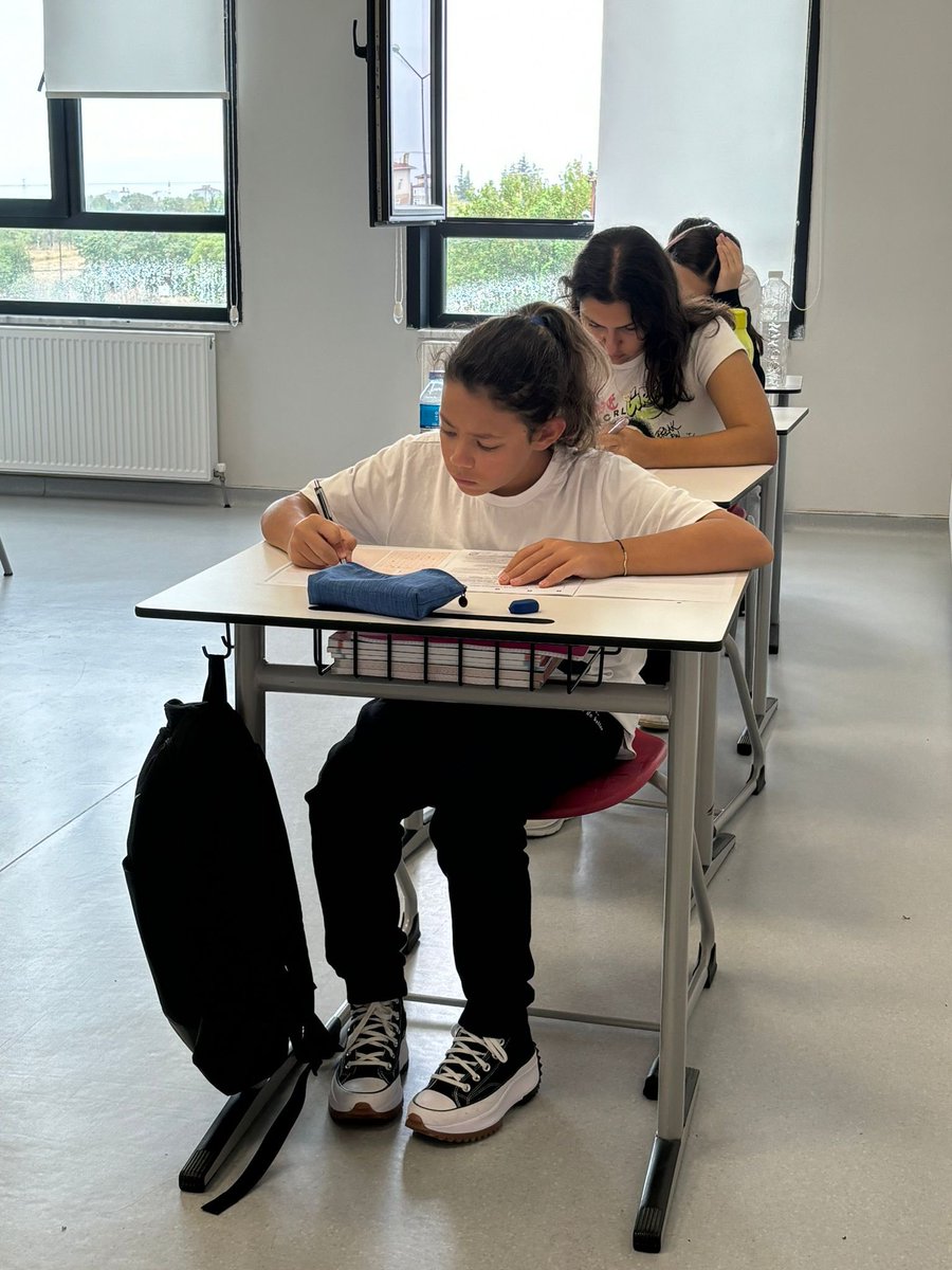 BK_Kirklareli's tweet photo. 9, 10 ve 11. sınıf öğrencilerimizin başarı durumlarını somut olarak tespit etmek ve akademik gelişimlerine yönelik doğru planlama yapmak amacıyla, her eğitim öğretim yılının başında uyguladığımız "Neler Hatırlıyorum?" sınavımızı bu yıl da gerçekleştirdik! 🚀📖 https://t.co/f1l3T7a3p7