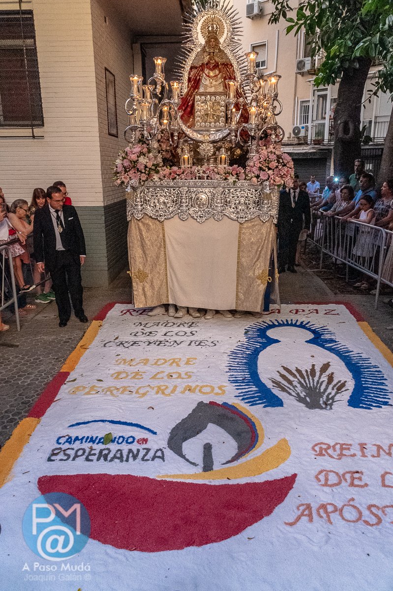 apasomuda's tweet photo. .@HdadJuncal Salida procesional de la Virgen de la #Juncal de #Sevilla  suena la @BandaCruzRoja
#GloriasSevilla24
#Juncal24
#TDSCofrade
https://t.co/VAZsp5v3EX https://t.co/mjAJCYnSuc
