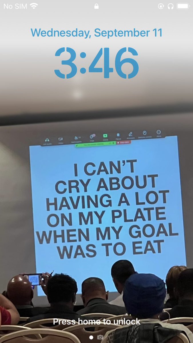 aKnomik's tweet photo. Currently crumbling and breaking down but then I read my wallpaper… https://t.co/o64rN2tAza