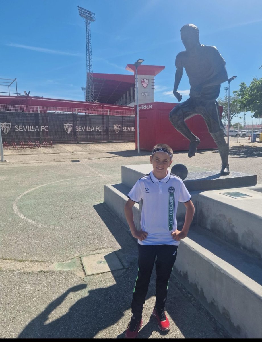 ImperioCp's tweet image. 📣 Enorme Luis📣

Nuestro benjamín Luis, fue citado y estuvo ayer entrenando con @CanteraSFC 

Trabajo, ilusión, confianza.
👏ENHORABUENA👏