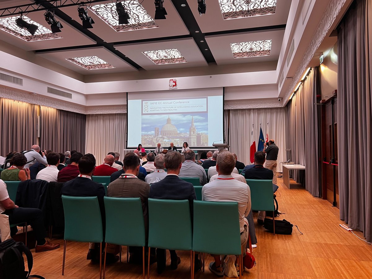 Join Alessandro Negro, our Chief Scientist, today from ⏰10:15-12:00 at #AIFIE as he shares his expertise on "Improving Intelligence Practice" panel. 
He'll explain how knowledge graphs solve siloed data, speed up insights for analysts, and improve law enforcement decision-making