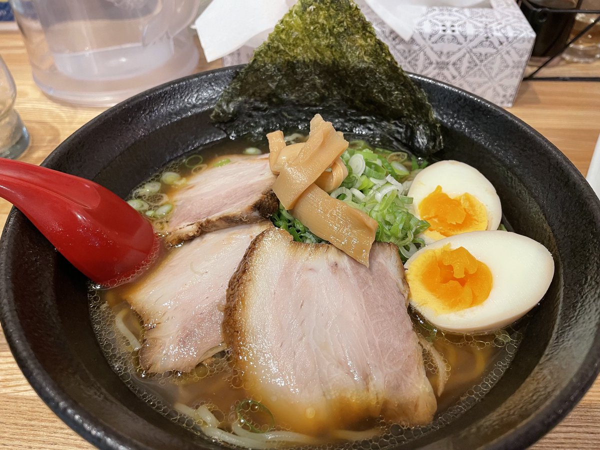 maemukidayon's tweet image. 中央卸売市場でラーメン🍜ランチ😌
海鮮丼のお店は何処も行列ができていて凄かったょ💦
新米高いですね、最近は麺類🍝🍲やパン🍞🥐を食べる事が多いかなぁ。
お米不足と価格、早く落ち着いてほしいです🍚