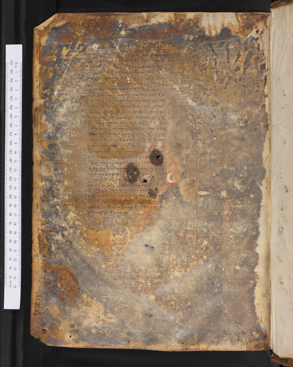 Digitization tends to squash things. It’s easy to forget that the objects on your screen have depth and texture. These qualities are hard to interpret from an image. You can read about this #booksquashing in an old blog post that is still relevant today: medium.com/@bodleian/book…