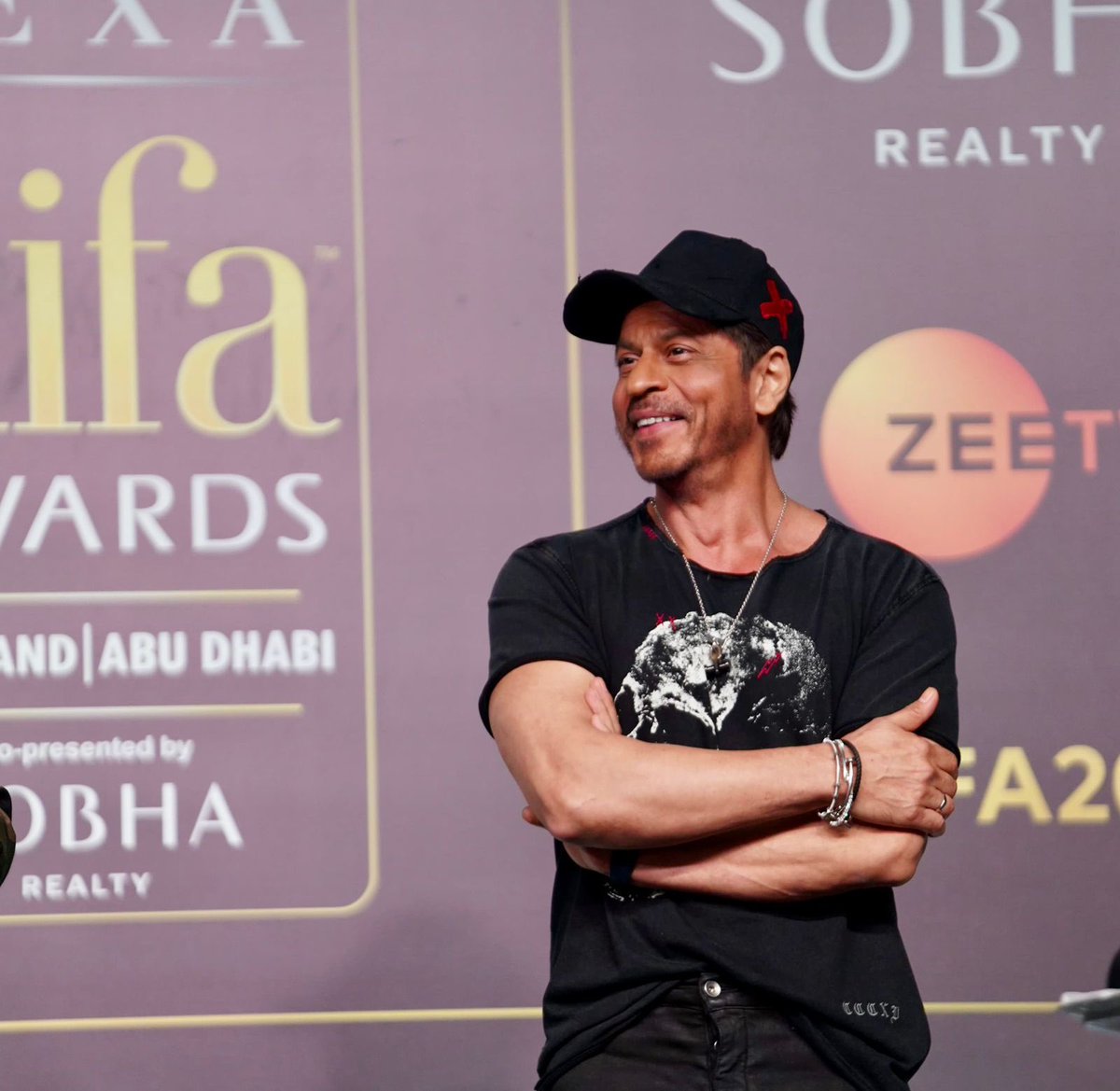 IIFA's tweet image. The #IFA2024 Press Conference was star-studded indeed!
Our incredible hosts Shah Rukh Khan, Karan Johar and Rana Daggubati share candid moments at the press conference.

#IFA2024 #YasIsland #InAbuDhabi #NEXA
#Createlnspire #SobhaxIIFA #EaseMyTrip