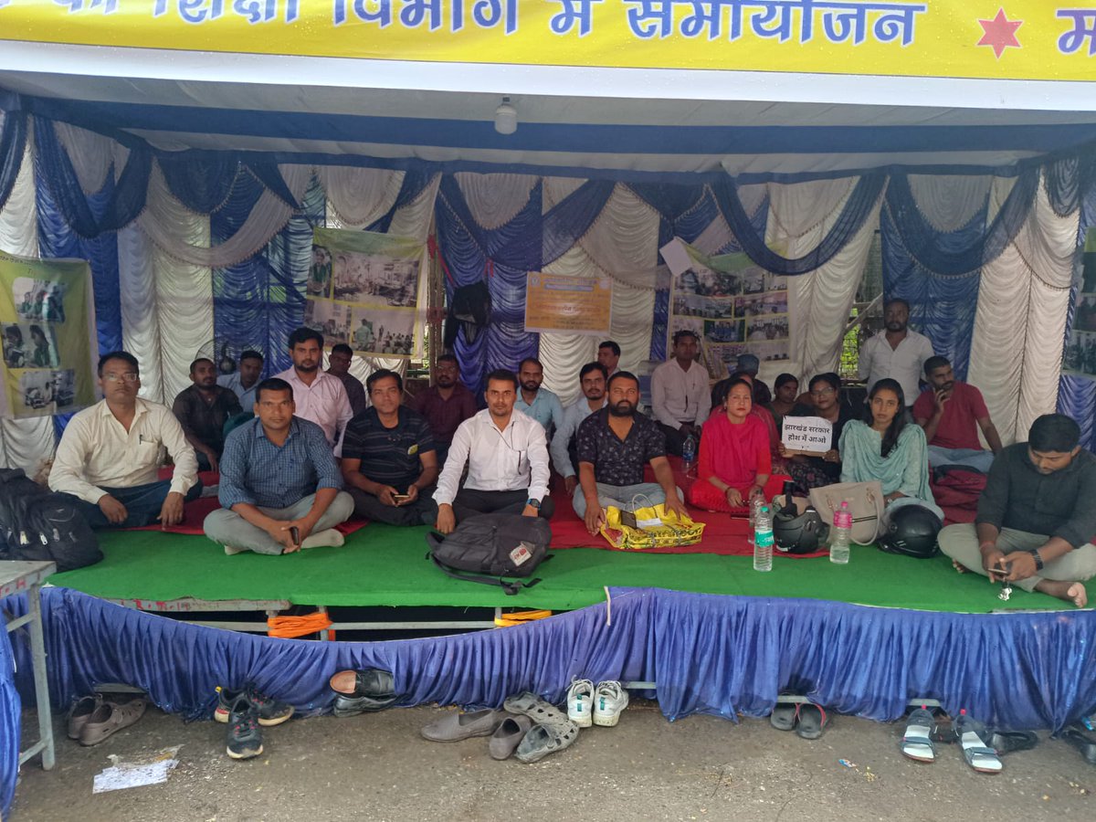 Jhskilledvtnsqf's tweet photo. झारखंड के व्यावसायिक शिक्षा अंतर्गत + 2 विद्यालय में वर्ग 9 वीं से 12 वीं 2.5 लाख बच्चे तकनीकी शिक्षा से हुए वंचित , करण व्यवसायिक प्रशिक्षकों को टेंडर प्रक्रिया के कारण 31 अगस्त को झारखंड शिक्षा परियोजना एवं कंपनियां के मिली भगत के कारण भारत सरकार के  महत्वाकांक्षी योजना हुआ बंद https://t.co/Uu2e1sFeCF