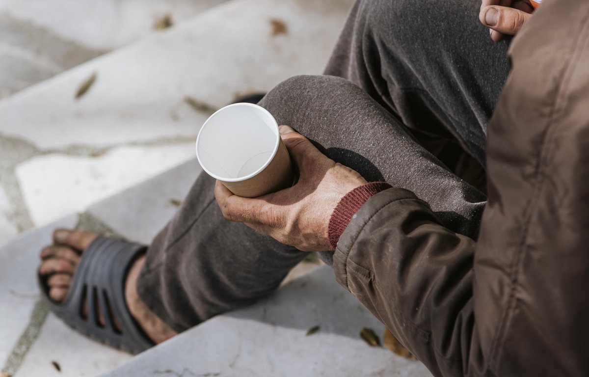 Heute ist der #TagderWohnungslosen. Immer mehr sind auch Familien mit Kindern von Wohnungslosigkeit betroffen. Die #Caritas fordert mehr Anstrengungen im sozialen Wohnungsbau und Präventivmaßnahmen gegen die Wohnungslosigkeit. caritas-dicvdresden.de/presse/wohnung…
