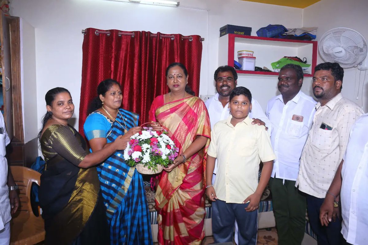 PremallathaDmdk's tweet image. விநாயகர் சதுர்த்தி பூஜையில் கலந்து கொண்ட போது!
#PremalathaVijayakanth #captainvijayakanath #vinayakarchathurthi