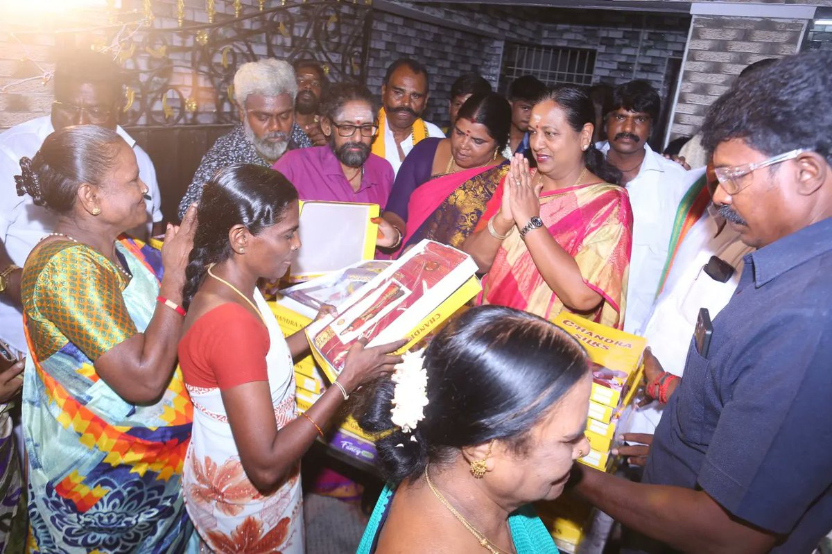 PremallathaDmdk's tweet image. விநாயகர் சதுர்த்தி பூஜையில் கலந்து கொண்ட போது!
#PremalathaVijayakanth #captainvijayakanath #vinayakarchathurthi