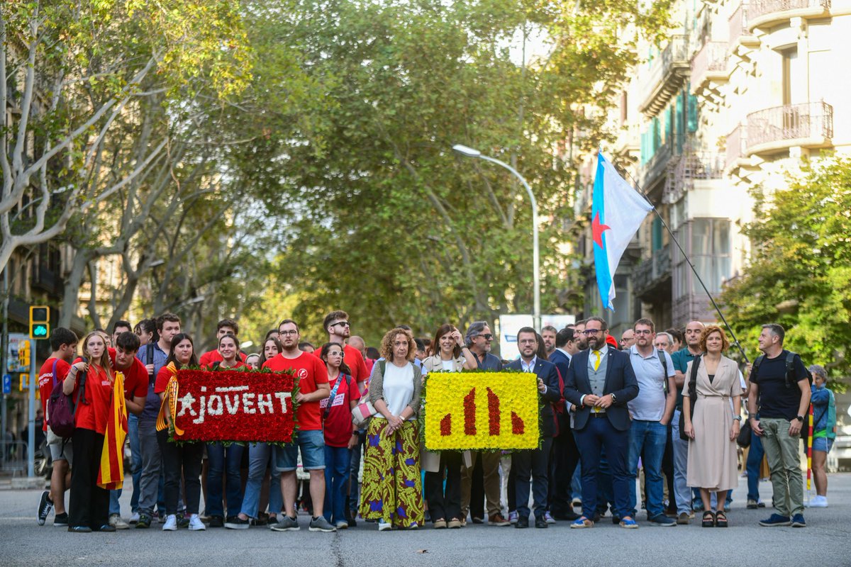 European Free Alliance (@efaparty) on Twitter photo One year more, we join the celebrations of the Catalan National Day in Barcelona with our friends from <a href="/Esquerra_ERC/">Esquerra Republicana</a>.
We will always stand next to the Catalan people striving for democracy and the right to self-determination! ✊🏼 One year more, we join the celebrations of the Catalan National Day in Barcelona with our friends from <a href="/Esquerra_ERC/">Esquerra Republicana</a>.
We will always stand next to the Catalan people striving for democracy and the right to self-determination! ✊🏼