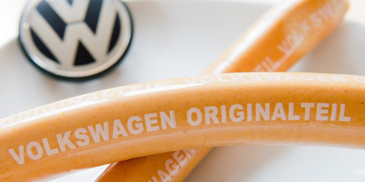 mototingle's tweet photo. Did you know, if you pop into your local VW dealership and order part number 199 398 500 A
They will supply you with a very popular German sausage (currybockwurst to be specific) 100% VW Branded ✅
Myself, I’m still waiting on the Reisling I ordered 🍾 #backorder https://t.co/wIWsHCy4Qm
