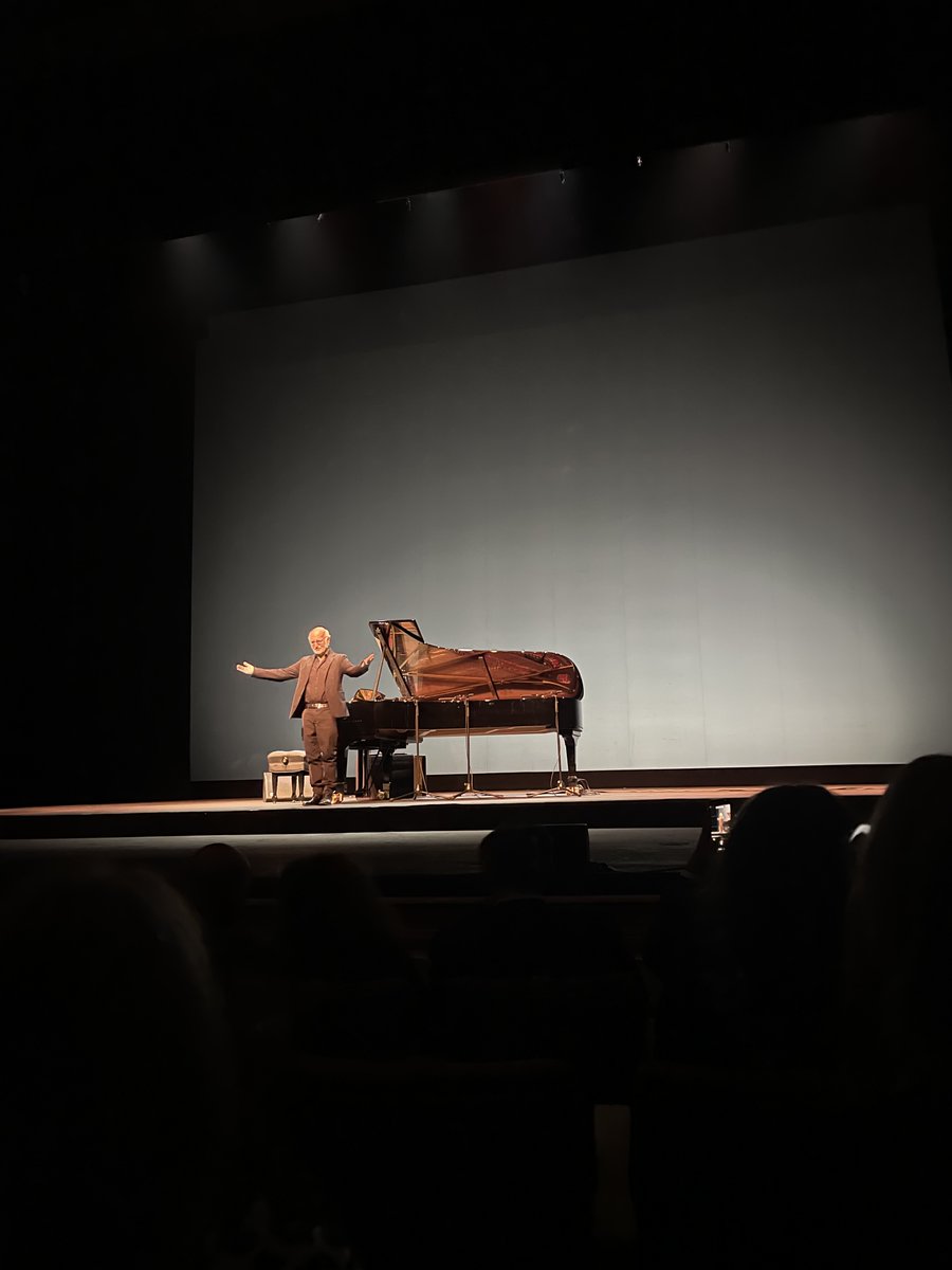 On Tuesday evening we had the honour of attending a concert given by <a href="/LudovicoEinaud/">Ludovico Einaudi</a> at <a href="/Opera_Narodowa/">Opera Narodowa</a> 

The concert was held on the 10th anniversary of the Garden of the Righteous of the World in Warsaw.

Congratulations to <a href="/gariwo_onlus/">Fondazione Gariwo</a> &amp; Foundation Ogród Sprawiedliwych