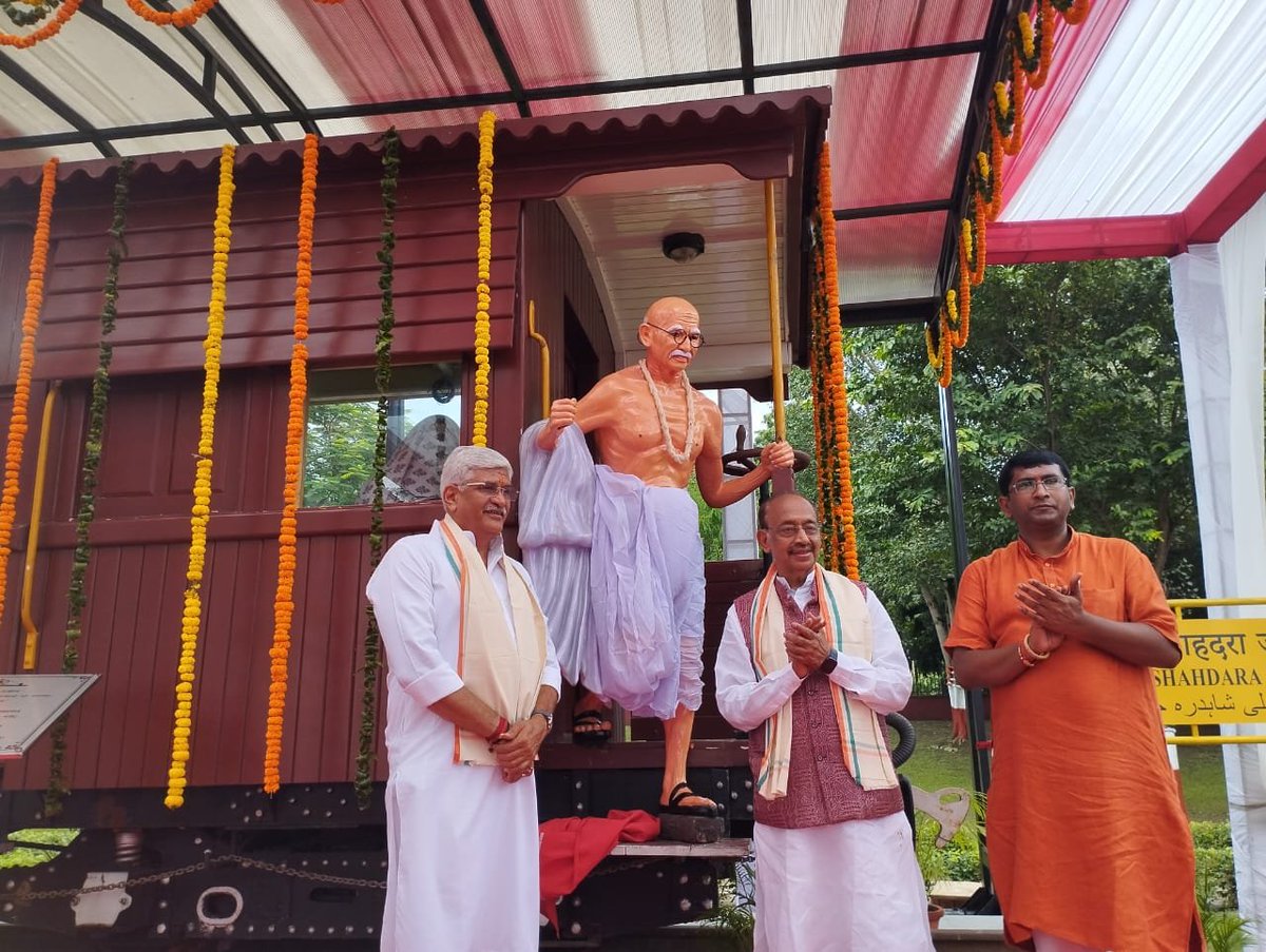 Gajendra Singh Shekhawat (@gssjodhpur) on Twitter photo рдорд╣рд╛рддреНрдорд╛ рдЧрд╛рдВрдзреА рдЬреА рдиреЗ рд╕рддреНрдп рдФрд░ рдЕрд╣рд┐рдВрд╕рд╛ рдХрд╛ рдорд╛рд░реНрдЧ рдЕрдкрдирд╛ рдХрд░ рд╕реНрд╡рддрдВрддреНрд░рддрд╛ рдХреЗ рд╕рдВрдШрд░реНрд╖ рдХреЛ рдПрдХ рдирдИ рджрд┐рд╢рд╛ рджреАред рд░рд╛рд╖реНрдЯреНрд░ рдХреА рдПрдХрдЬреБрдЯрддрд╛ рдХреЗ рдкреНрд░рддрд┐ рдмрд╛рдкреВ рдХреЗ рджреГрдврд╝ рд╡рд┐рдЪрд╛рд░реЛрдВ рдореЗрдВ рд░реЗрд▓ рдпрд╛рддреНрд░рд╛рдУрдВ рдХреА рднреА рдмрдбрд╝реА рднреВрдорд┐рдХрд╛ рд░рд╣реАред рдорд╣рд╛рддреНрдорд╛ рдЧрд╛рдВрдзреА рдЬреА рдиреЗ рд╕рддреНрдп рдФрд░ рдЕрд╣рд┐рдВрд╕рд╛ рдХрд╛ рдорд╛рд░реНрдЧ рдЕрдкрдирд╛ рдХрд░ рд╕реНрд╡рддрдВрддреНрд░рддрд╛ рдХреЗ рд╕рдВрдШрд░реНрд╖ рдХреЛ рдПрдХ рдирдИ рджрд┐рд╢рд╛ рджреАред рд░рд╛рд╖реНрдЯреНрд░ рдХреА рдПрдХрдЬреБрдЯрддрд╛ рдХреЗ рдкреНрд░рддрд┐ рдмрд╛рдкреВ рдХреЗ рджреГрдврд╝ рд╡рд┐рдЪрд╛рд░реЛрдВ рдореЗрдВ рд░реЗрд▓ рдпрд╛рддреНрд░рд╛рдУрдВ рдХреА рднреА рдмрдбрд╝реА рднреВрдорд┐рдХрд╛ рд░рд╣реАред