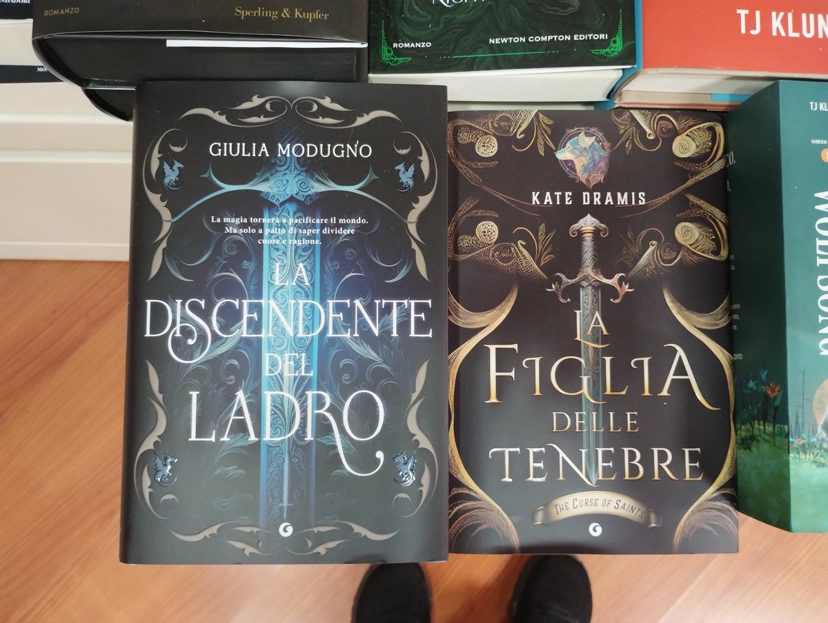 direi che questo riassume perfettamente il problema dei libri tutti uguali 💀💀