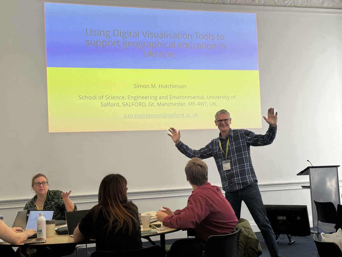 Day 2 of the Enhancing Fieldwork Learning Showcase event  <a href="/fieldwork/">Stephen Field 田笠</a> at ⁦<a href="/RGS_IBG/">Royal Geographical Society (with IBG)</a>⁩ with ⁦<a href="/BritishEcolSoc/">British Ecological Society</a>⁩ and ⁦<a href="/Esri/">Esri</a>⁩ ⁦<a href="/FIELDWORK_NTF/">Enhancing Fieldwork</a>⁩ ⁦@chestergeog⁩