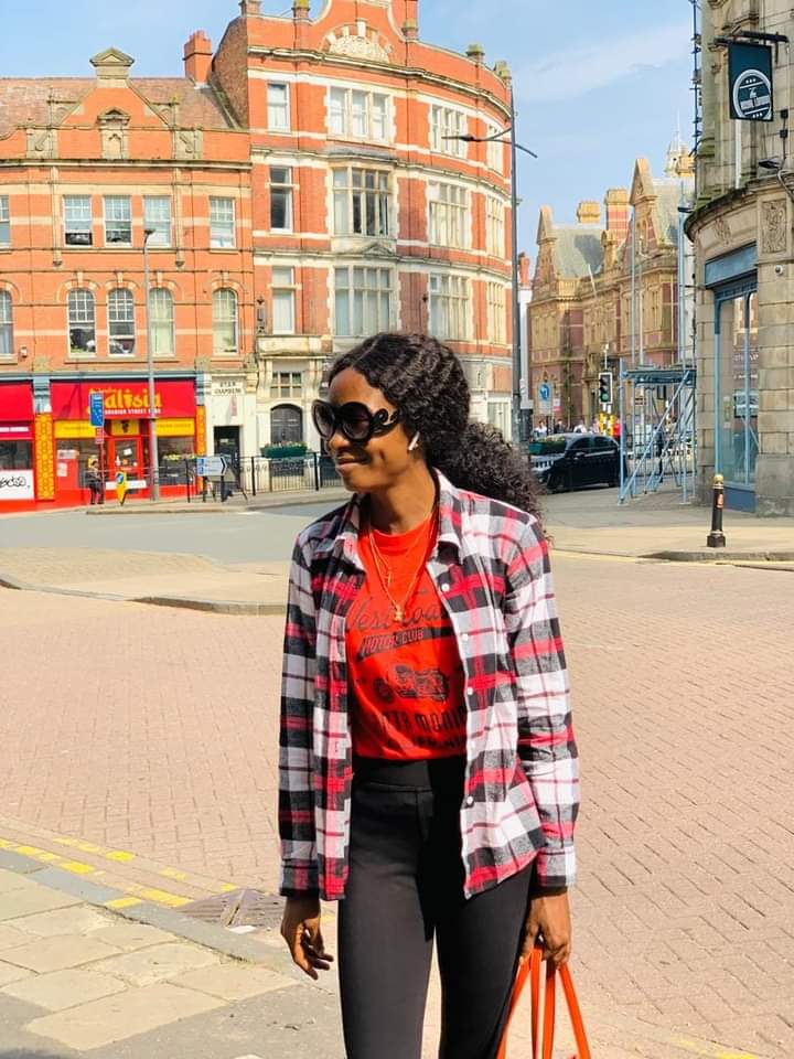 Iwolandhub's tweet image. 🎓 A Journey of Excellence: Celebrating Busari Aderonke Adesewa&apos;s MBA Graduation 

Today, we proudly celebrate a shining star from Iwoland, Busari Aderonke Adesewa, as she graduates with an International Master of Business Administration from the University of Wolverhampton, UK.