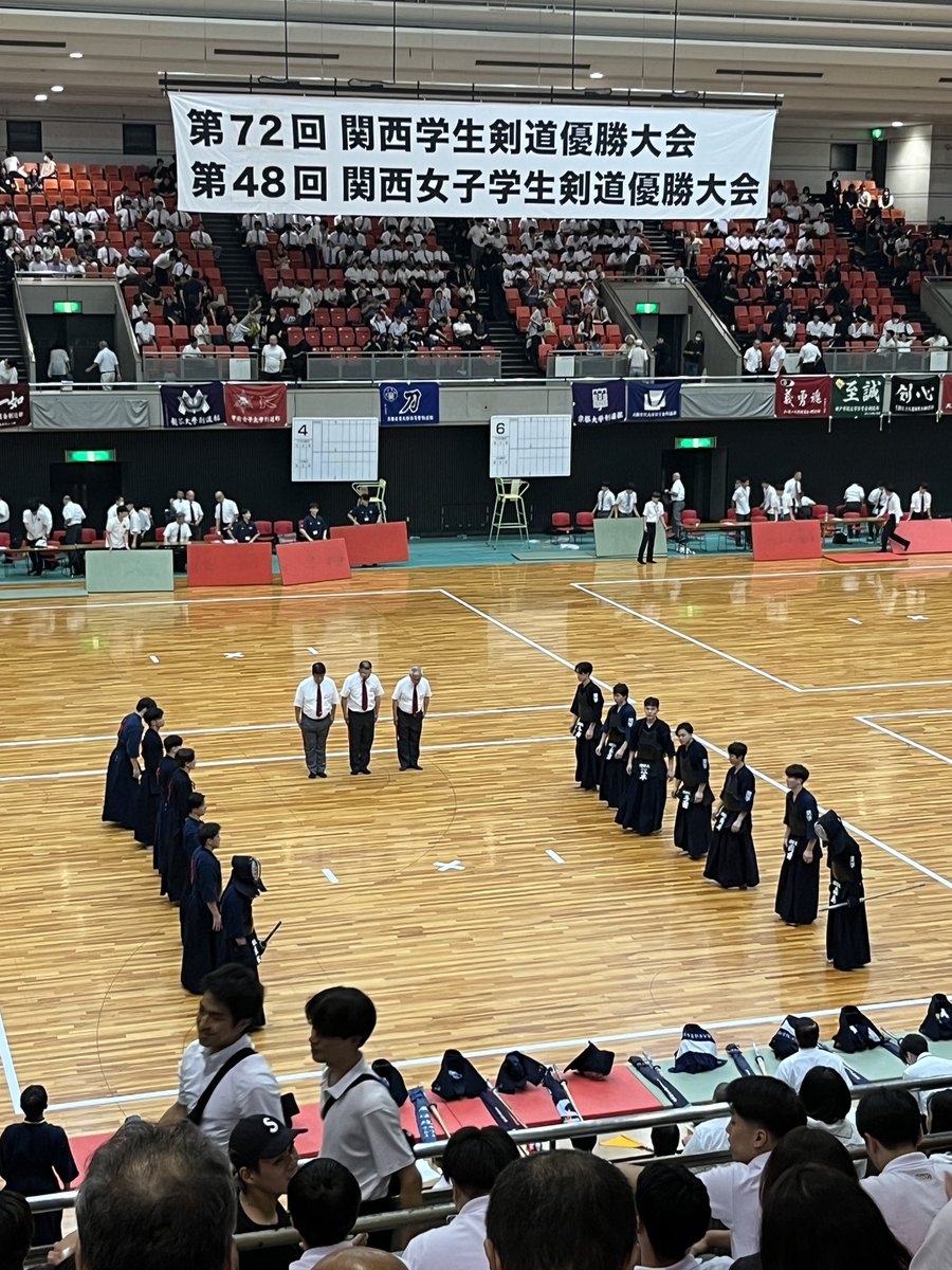 9月8日エディオンアリーナにて第72回関西学生剣道優勝大会、第48回関西女子学生剣道優勝大会が開催されました。結果は以下の通りです。
【試合結果】
男子団体:優勝
女子団体:ベスト16

男女共熱戦が続きましたが、男子は見事優勝し女子はベスト16でした。