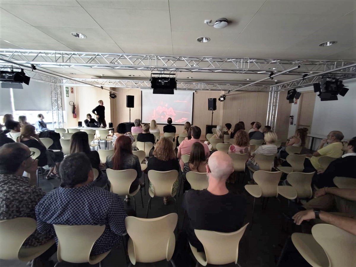 Consorci d'Educació (@consorciedubcn) on Twitter photo 🎬🎭 Ahir l'<a href="/Ins_ITAEB/">Institut de Tècniques Audiovisuals i l'Espectacle</a> va compartir el seu projecte educatiu de centre amb la comunitat educativa i el món empresarial.
👌🏽Un centre de la xarxa #be_pro amb una aposta potent per l'educació en arts escèniques i audiovisuals que obre camí a futurs talents.
📲youtu.be/oa9UMyn9PJM?si… 🎬🎭 Ahir l'<a href="/Ins_ITAEB/">Institut de Tècniques Audiovisuals i l'Espectacle</a> va compartir el seu projecte educatiu de centre amb la comunitat educativa i el món empresarial.
👌🏽Un centre de la xarxa #be_pro amb una aposta potent per l'educació en arts escèniques i audiovisuals que obre camí a futurs talents.
📲youtu.be/oa9UMyn9PJM?si…