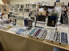 エドワード・ゴーリーを巡る旅 ミュージアムショップの設営も始まり