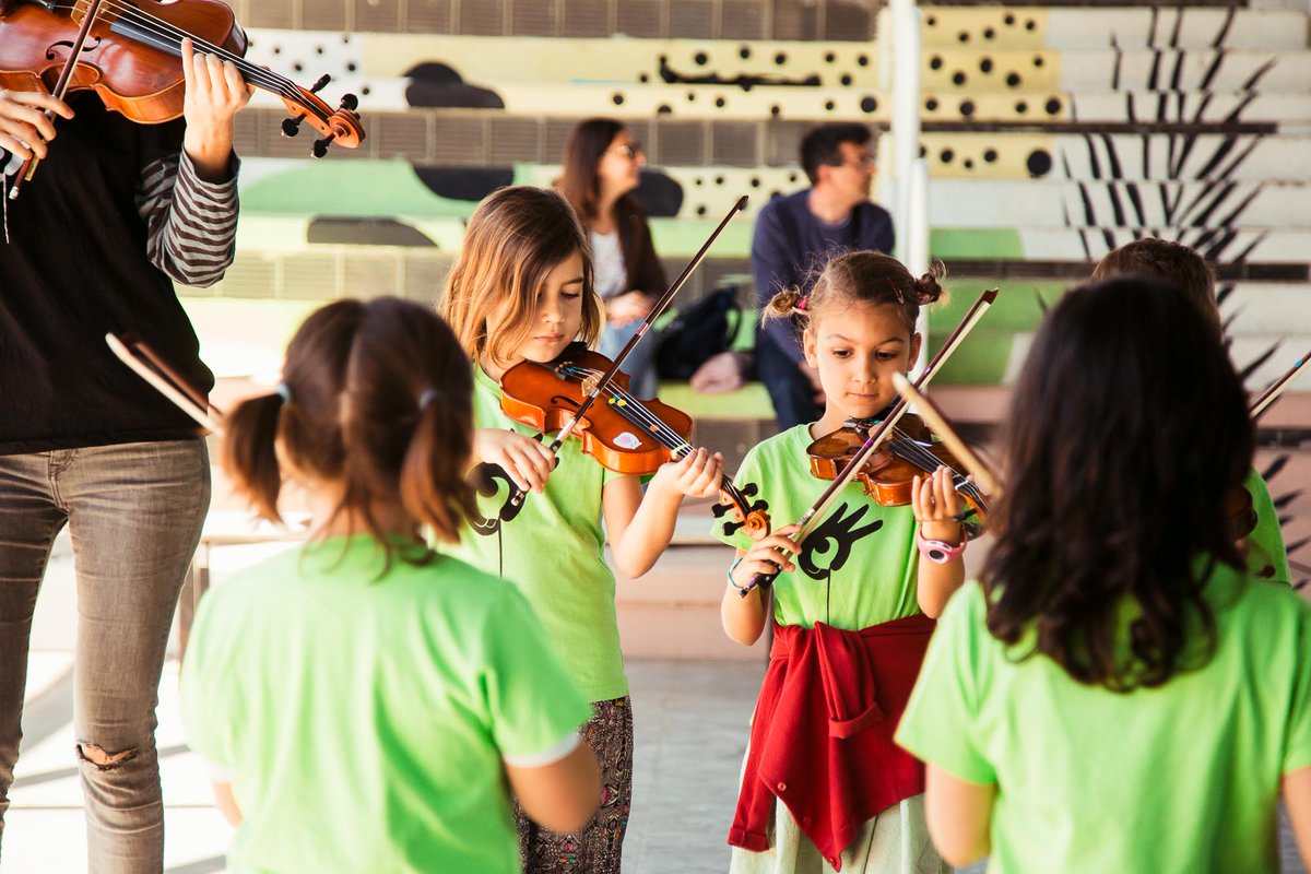 EscuelaOrquesta's tweet photo. ¿Te contamos un secreto? Tienes hasta el 18 de octubre para apuntarte al nuevo proyecto de la Orquesta Escuela Solidaria, abierto a cualquier artista de entre 5 a 23 años que toque un instrumento musical orquestal.  ¡Las plazas son limitadas!

https://t.co/bzyIs28vvV https://t.co/haDaMbDSTs