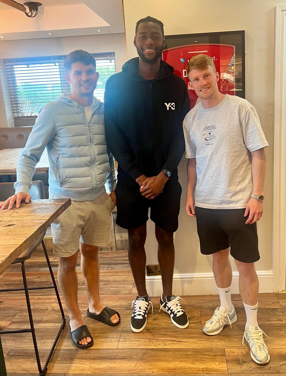 You just never know who might pop in for a spot of lunch…..

Open from noon