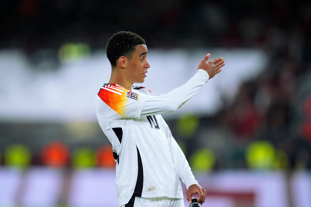Bayern are 'confident' about keeping Jamal Musiala at the club. His contract is a really important topic for the board, they simply can’t fail on this mission. Negotiations are ongoing, but it’s too early to say how it will finish. There's no decision yet [<a href="/FabrizioRomano/">Fabrizio Romano</a> via